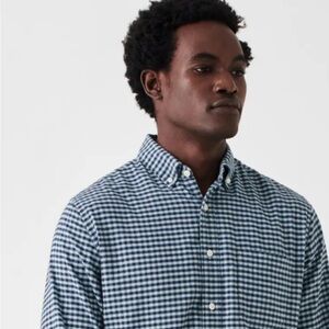 Faherty Men’s cotton casual button down down green and navy blue.